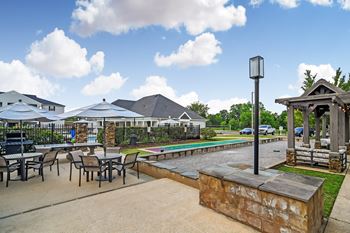 BBQ and picnic area at Avalon Apartment Homes in Starkville, 39759