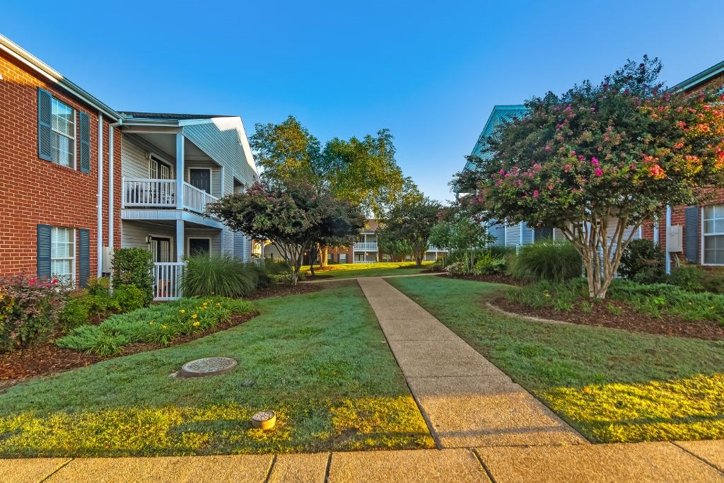 Outdoor at Crossgates Apartment Homes, Starkville, 39759