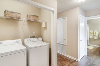 Washer & dryer at Avalon Apartment Homes in MS 39759