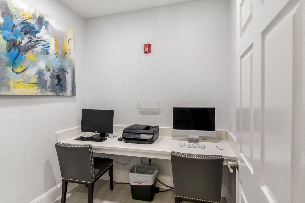Computer table at Avalon Apartment Homes, Starkville, MS, 39759