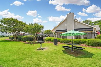 Grill and picnic table at The Colony Apartment Homes in Columbus, MS