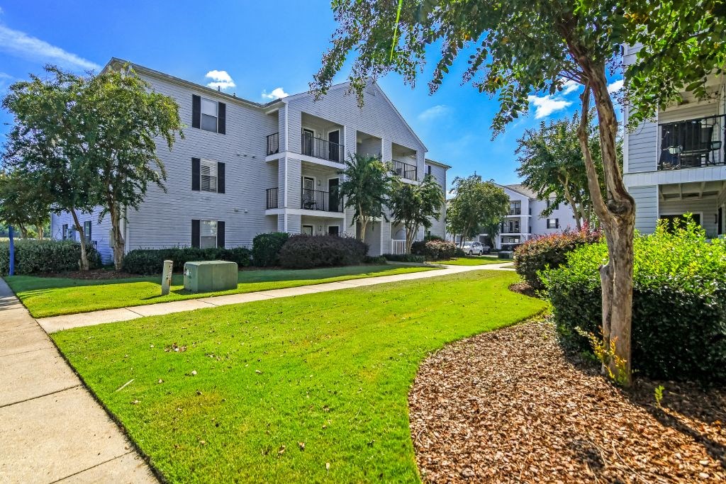 Building with lush green surroundings at Avalon Apartment Homes, Starkville, MS