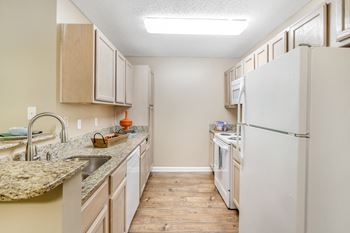 Kitchen with granite countertops at Avalon Apartment Homes in Starkville, MS 39759