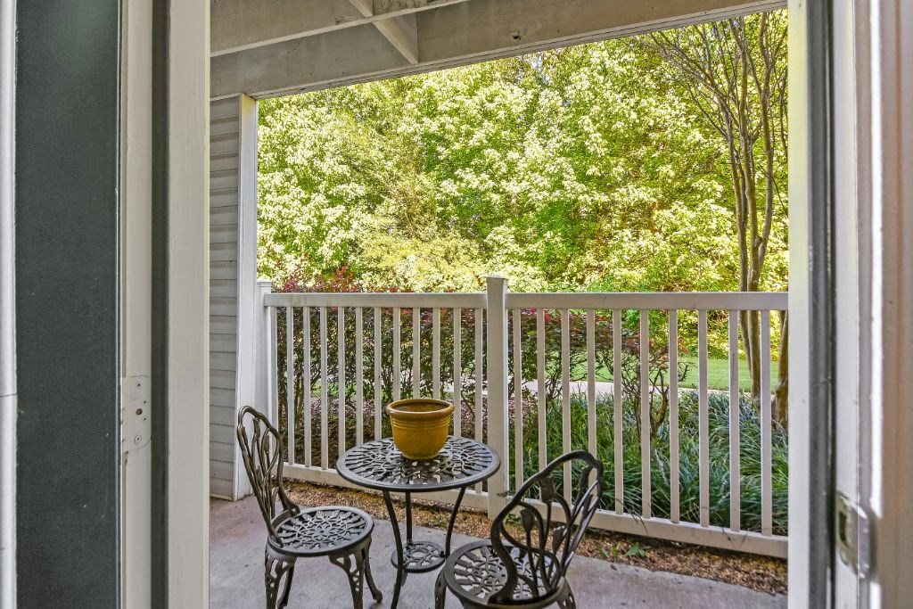 Balcony at Avalon Apartment Homes, Starkville, 39759