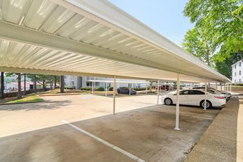 Covered parking Lexington Pointe Apartment Homes in Oxford, MS 