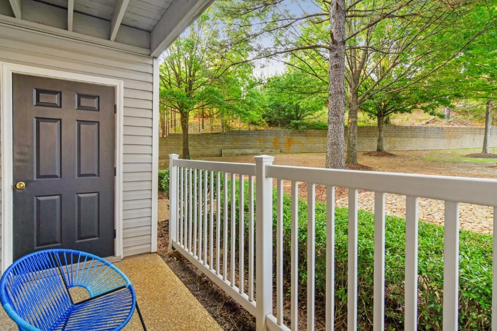 our apartments showcase a private patio with a table and chairs at Lexington Pointe Apartment Homes, Oxford, MS, 38655