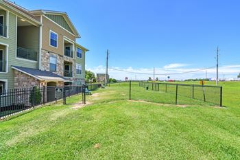 Dog park at Wellington Grande Apartment Homes, Longview, 75605