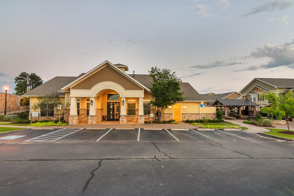 Parking lot at Wellington Grande Apartment Homes, Texas, 75605