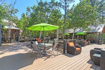 Picnic area at Lagniappe of Biloxi Apartment Homes in Biloxi, MS