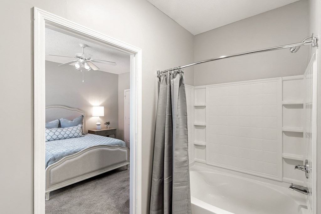 Spacious Bedrooms With En Suite Bathrooms at Lagniappe of Biloxi Apartment Homes, Biloxi, MS, Mississippi
