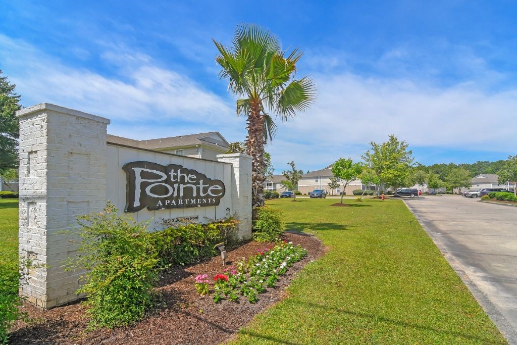 the pointe apartments sign and landscaping  at The Pointe Apartment Homes, Gautier, 39553