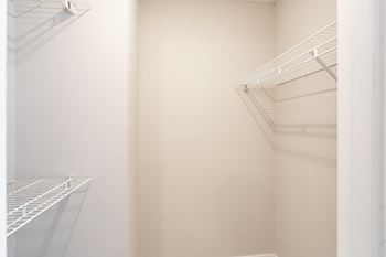 Laundry at The Woodlands Apartment Homes, Mississippi