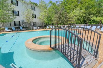 Pool and jacuzzi at Reserve of Jackson Apartment Homes in Jackson, MS