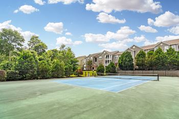 Tennis court at Charleston Apartment Homes, Alabama 36695
