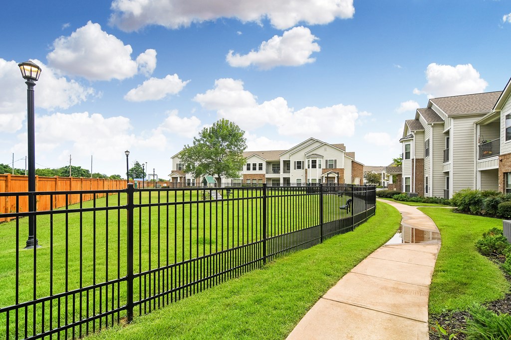 Green Space Walking Trails at Kingston Crossing Apartment Homes, Bossier City