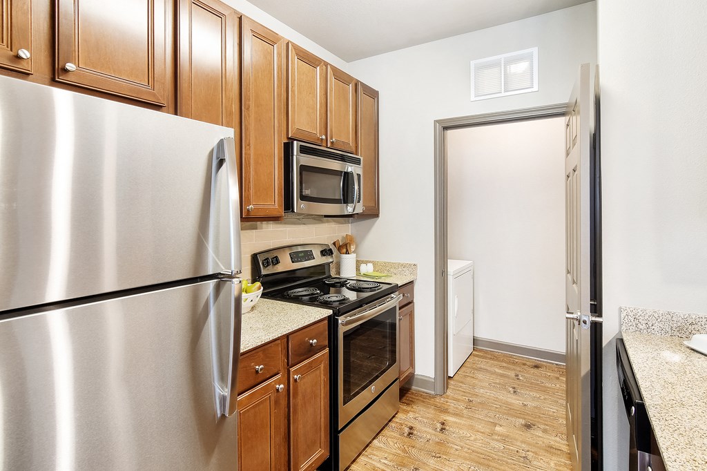 Electric Range In Kitchen at Kingston Crossing Apartment Homes, Bossier City, 71111