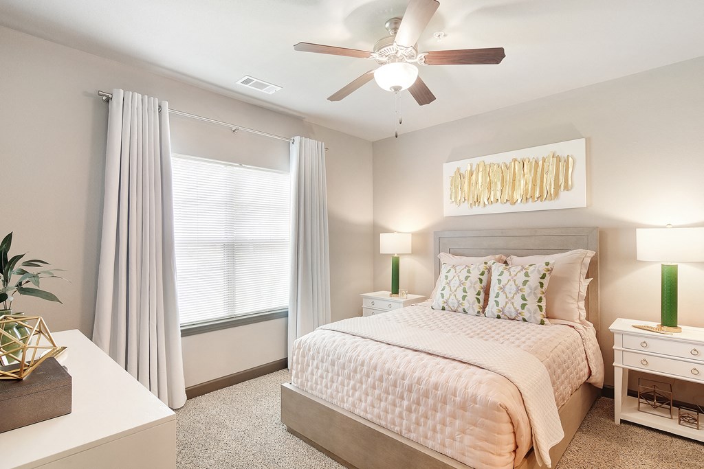 Comfortable Bedroom with wide windows at Kingston Crossing Apartment Homes, Louisiana