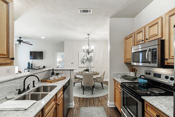 Kitchen at Charleston Apartment Homes, Alabama 36695