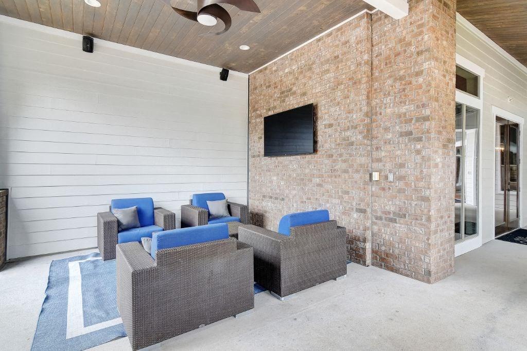 the preserve at ballantyne commons community patio  at Kingston Crossing Apartment Homes, Bossier City