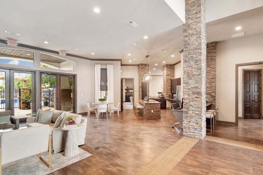 the preserve at ballantyne commons community living room  at Kingston Crossing Apartment Homes, Bossier City, Louisiana