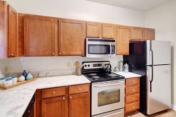Stainless steel appliances at Summit of Shreveport Apartments, Shreveport, LA, 71105