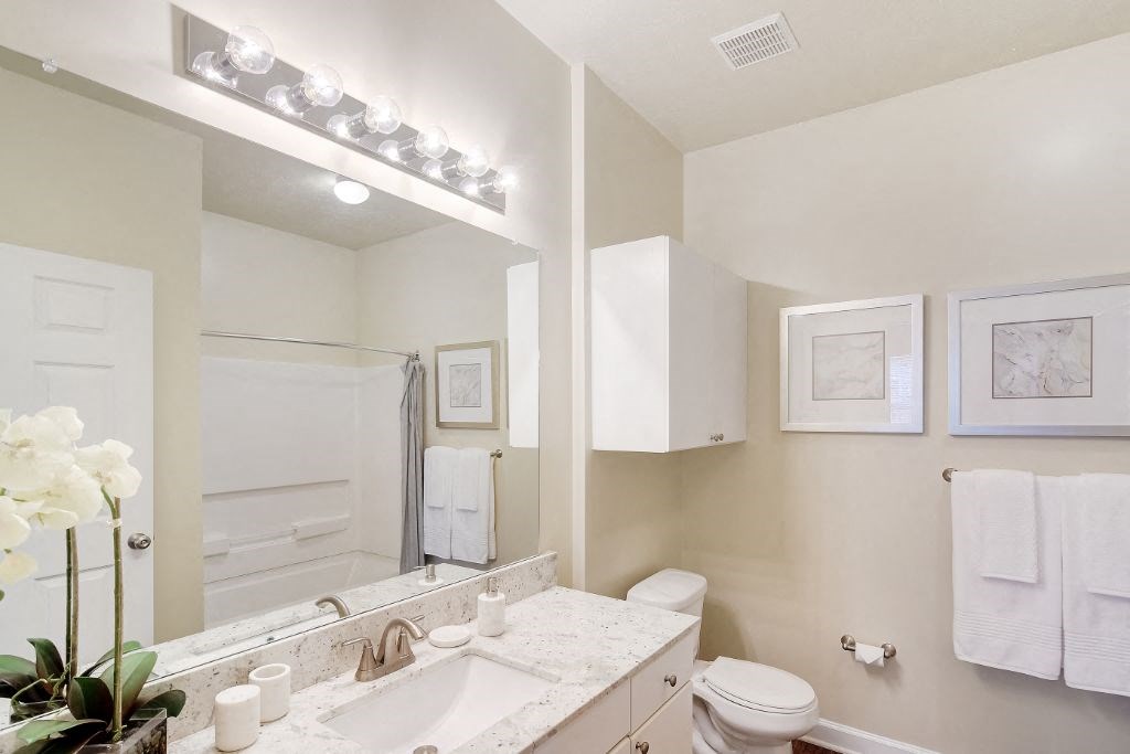 a bathroo at Summit of Shreveport Apartment Homes, Shreveport, LA, 71105
