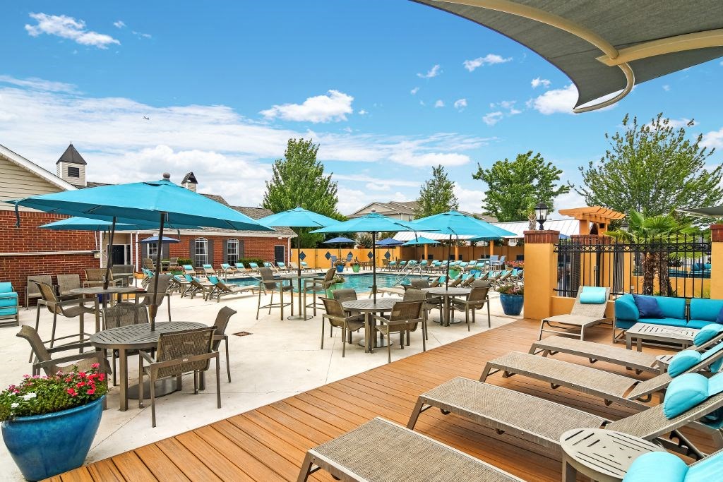 a patio with tables and chairs and umbrellas at Summit of Shreveport Apartment Homes, Louisiana, 71105