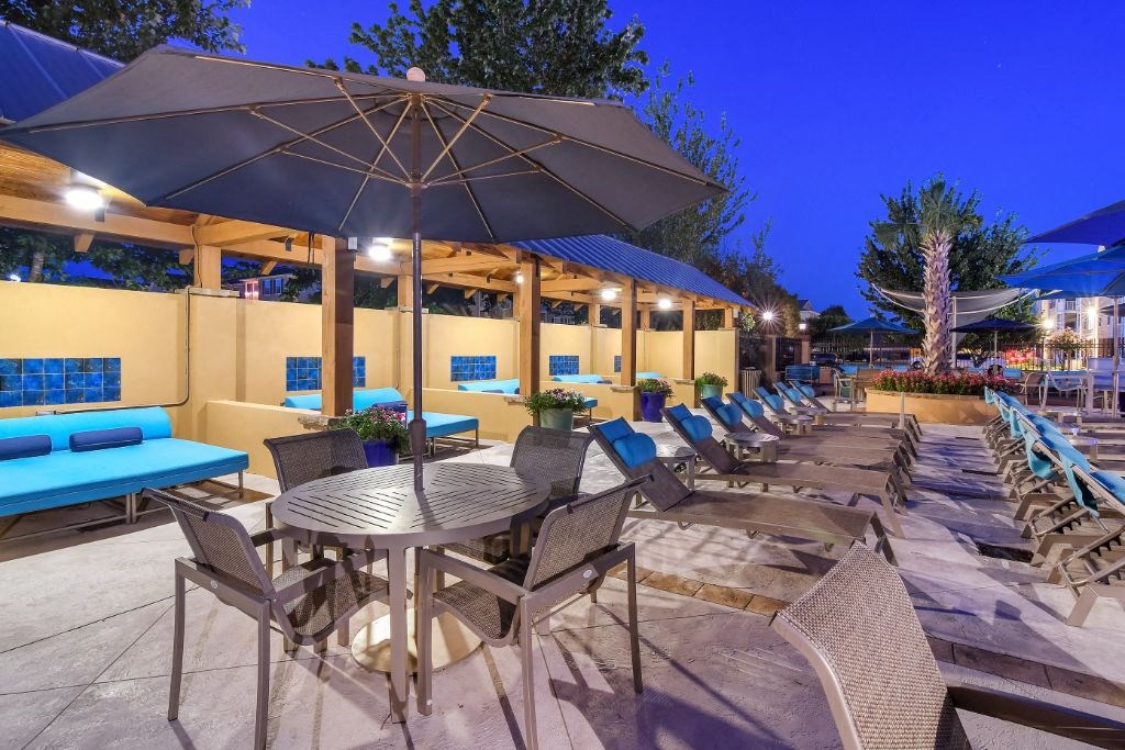 a patio with tables and chairs and umbrellas at Summit of Shreveport Apartment Homes, Shreveport, 71105