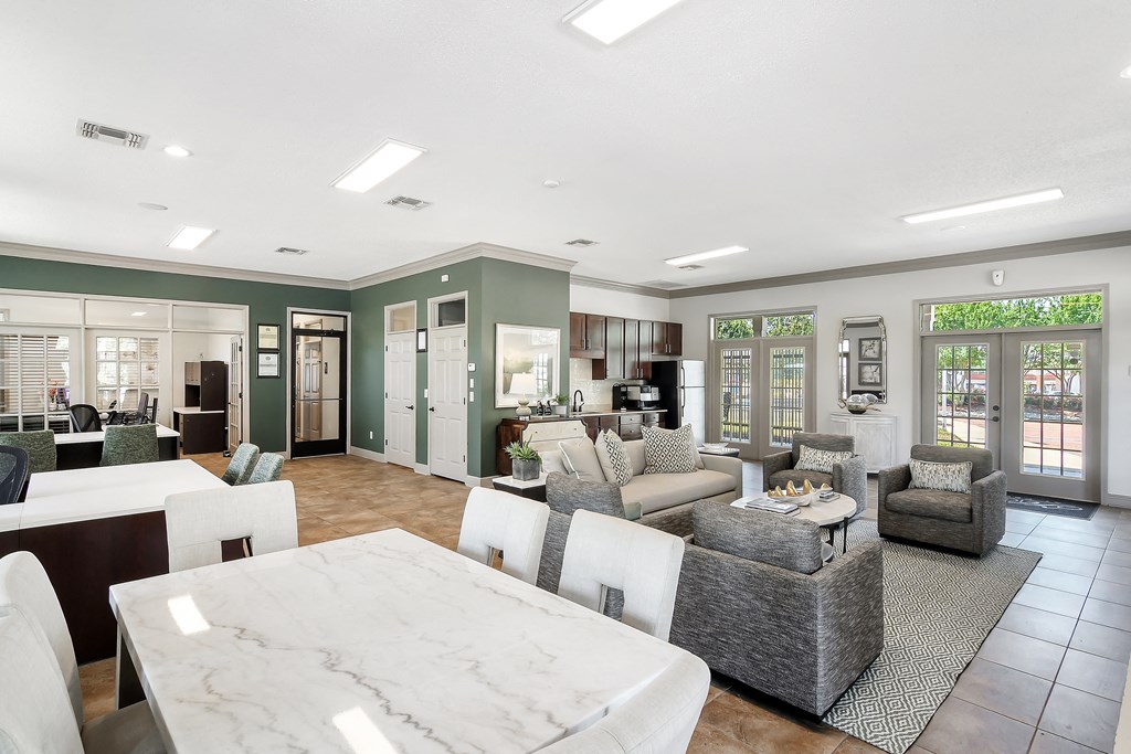Warm Living And Dining Room at Highpointe Apartment Homes, Brandon, Mississippi