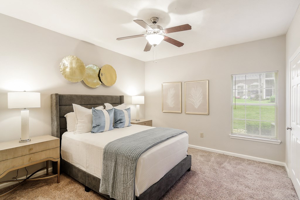 Carpeted Bedroom at Highpointe Apartment Homes, Mississippi  , 39042