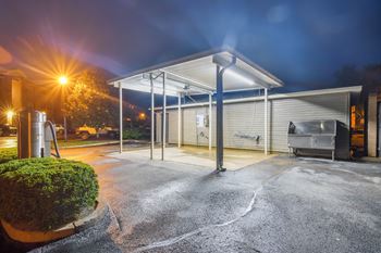 Car wash and pet washing station at Ashford Place Apartment Homes, Mississippi 39232