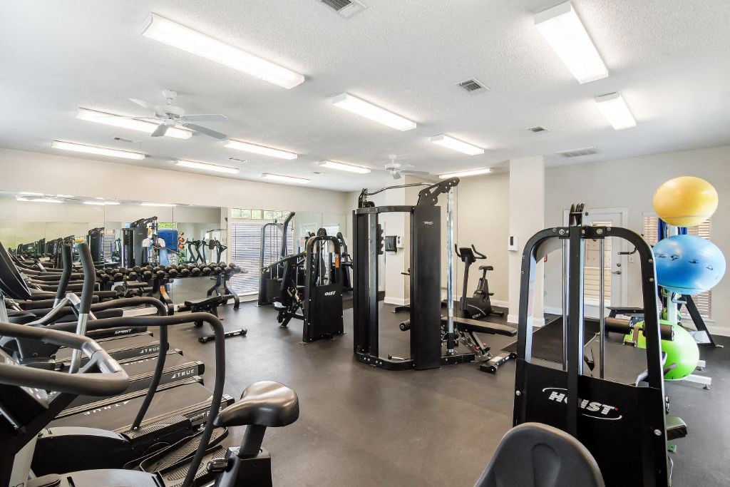 the preserve at ballantyne commons community gym  at Legacy Apartment Homes, Ridgeland, 39157