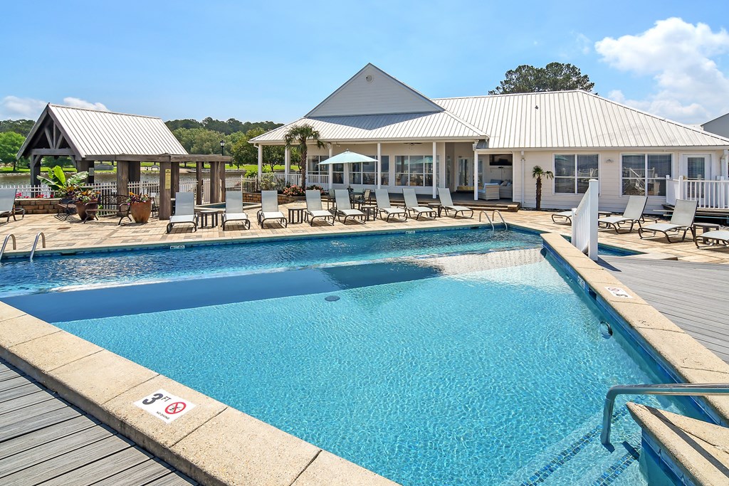 the swimming pool at Lakeshore Pointe Apartment Homes, Brandon, MS, 39047