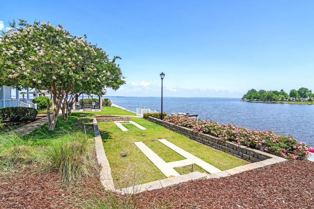 additional photo for property listing at luxurious beach house for the whole family hermanus, western at Lakeshore Pointe Apartment Homes, Mississippi