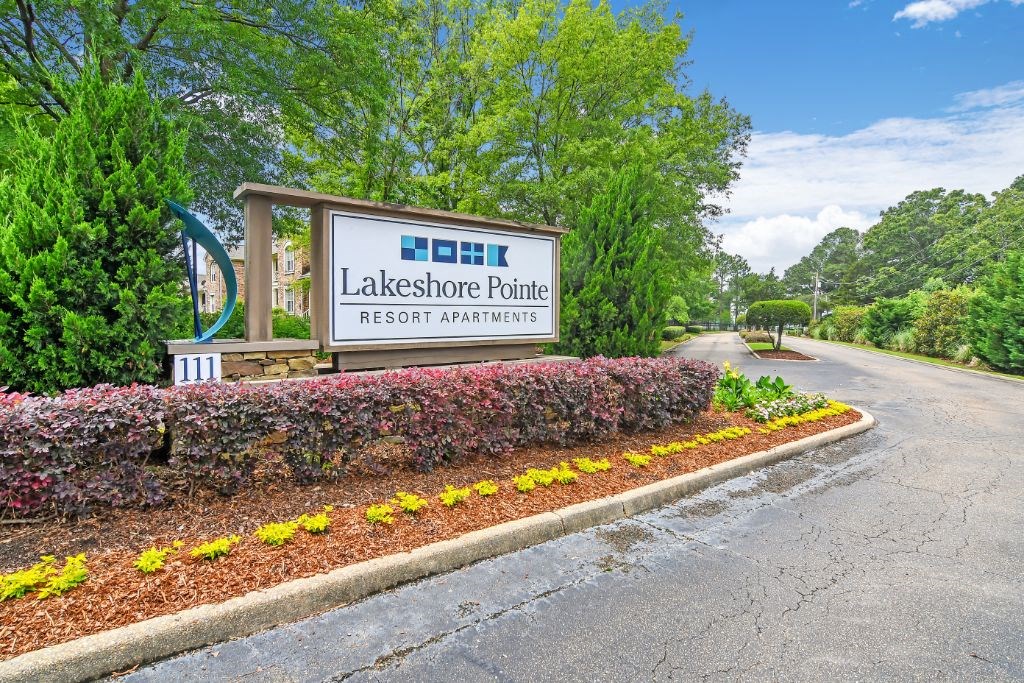 a sign for the lake shore pointe resort at art week at Lakeshore Pointe Apartment Homes, Mississippi, 39047