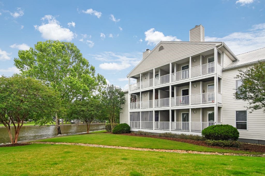 the preserve at ballantyne commons community building at Lakeshore Pointe Apartment Homes, Mississippi, 39047