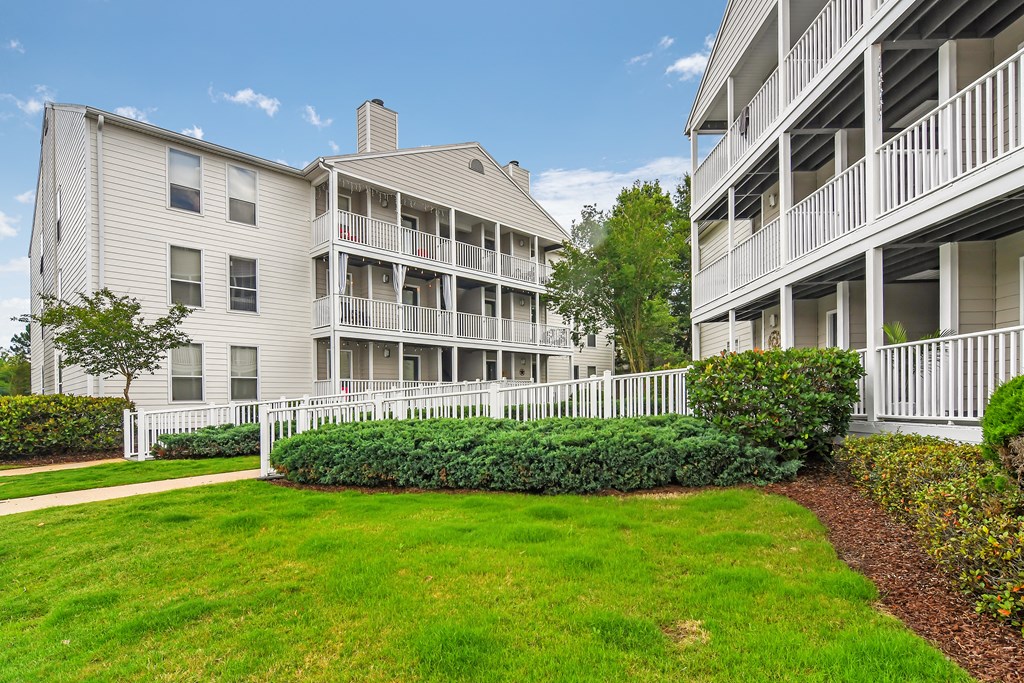 Green Space at Lakeshore Pointe Apartment Homes, Mississippi, 39047