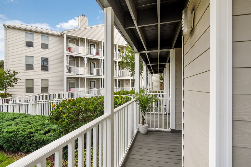 the outlook of a balcony at Lakeshore Pointe Apartment Homes, Mississippi
