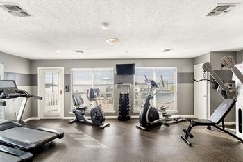 Gym at Lakeshore Pointe Apartment Homes, Brandon, 39047