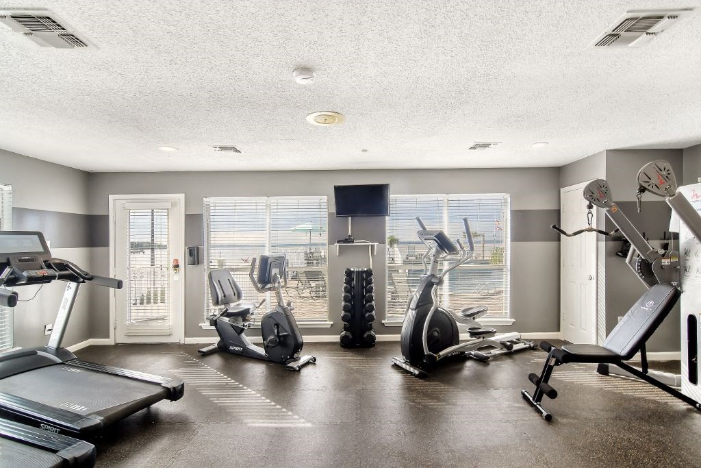 the preserve at ballantyne commons community fitness center with treadmills and elliptical machines at Lakeshore Pointe Apartment Homes, Mississippi, 39047
