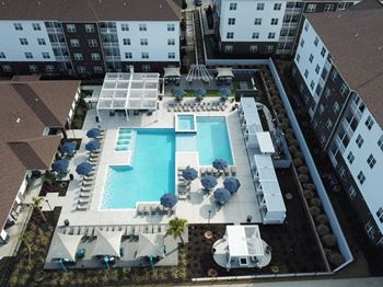 Resort Style Pool at The Met Apartment Homes, MS, 35402
