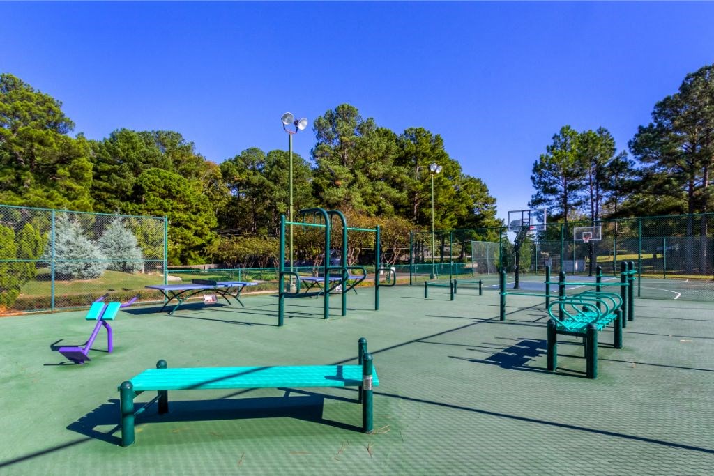 Outdoor Fitness Area at Lakeshore Pointe Resort Apartment Homes, Brandon, 39047