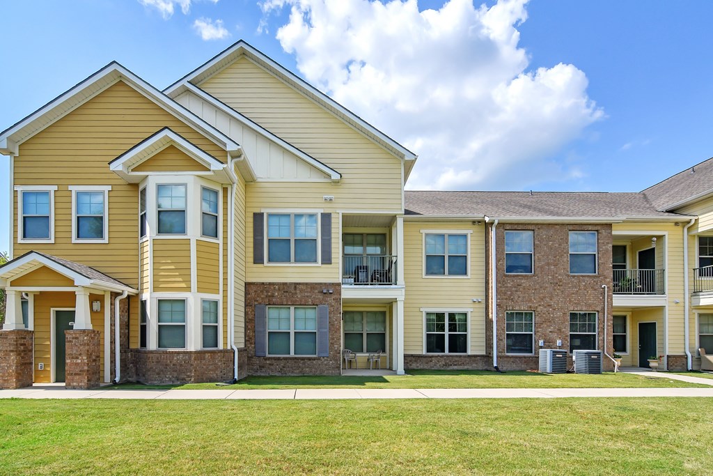 our apartments at the overlook feature a spacious courtyard and a spacious yard at Audubon Park Apartment Homes, Zachary, 70791