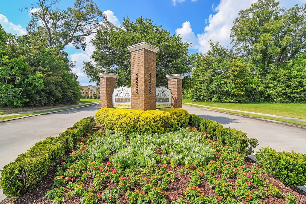 the preserve at ballantyne commons community sign on the side of a road at Audubon Park Apartment Homes, Louisiana