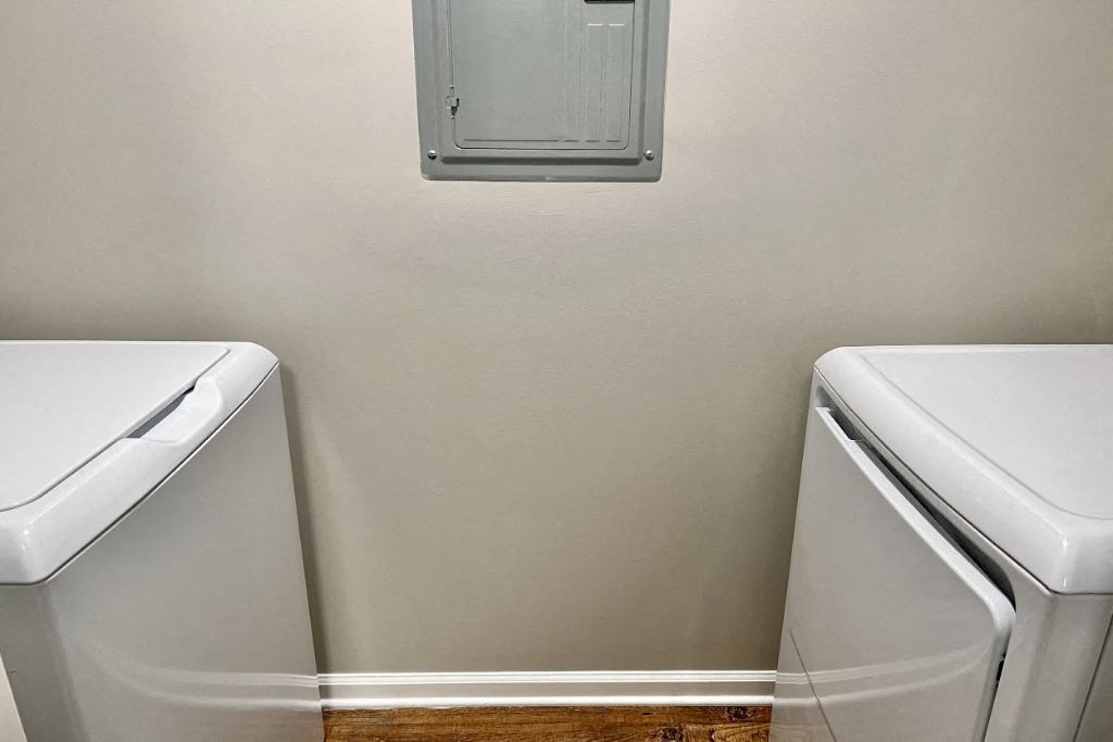 Large Laundry Room at Reserve at Park Place Apartment Homes, Hattiesburg, MS, 39402