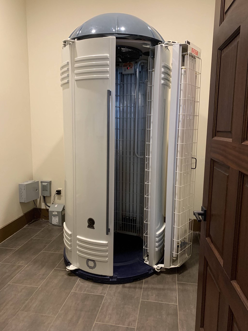 State of the Art Tanning Bed at The Retreat Apartment Homes, Williston, 58801