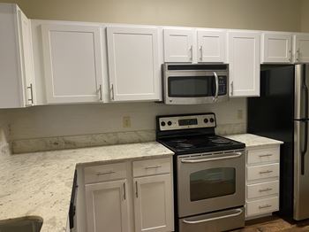 A kitchen with white cabinets at Summit of Shreveport Apartments, Shreveport, LA
