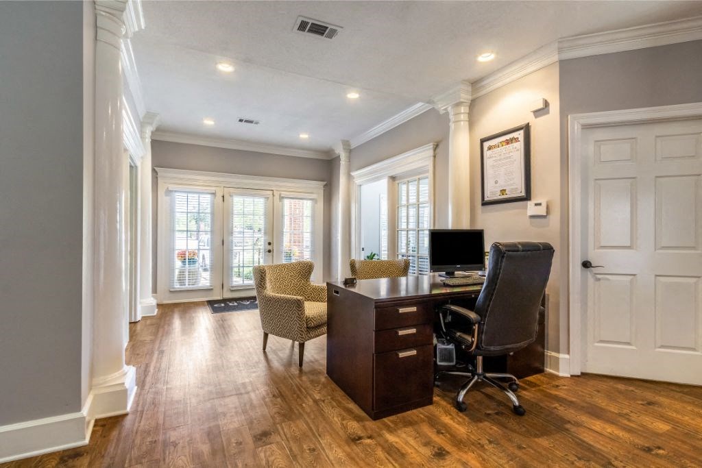 Leasing Office Interior at The Vineyard at Castlewoods Apartment Homes, Brandon, 39047