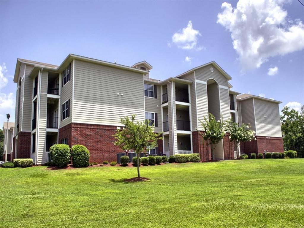 Apartment Buildings at Lagniappe Of Biloxi Apartment Homes, MS