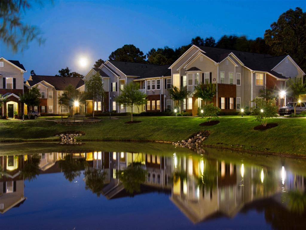 Beautiful Apartment Scenery at Carlton Park Apartment Homes, Flowood